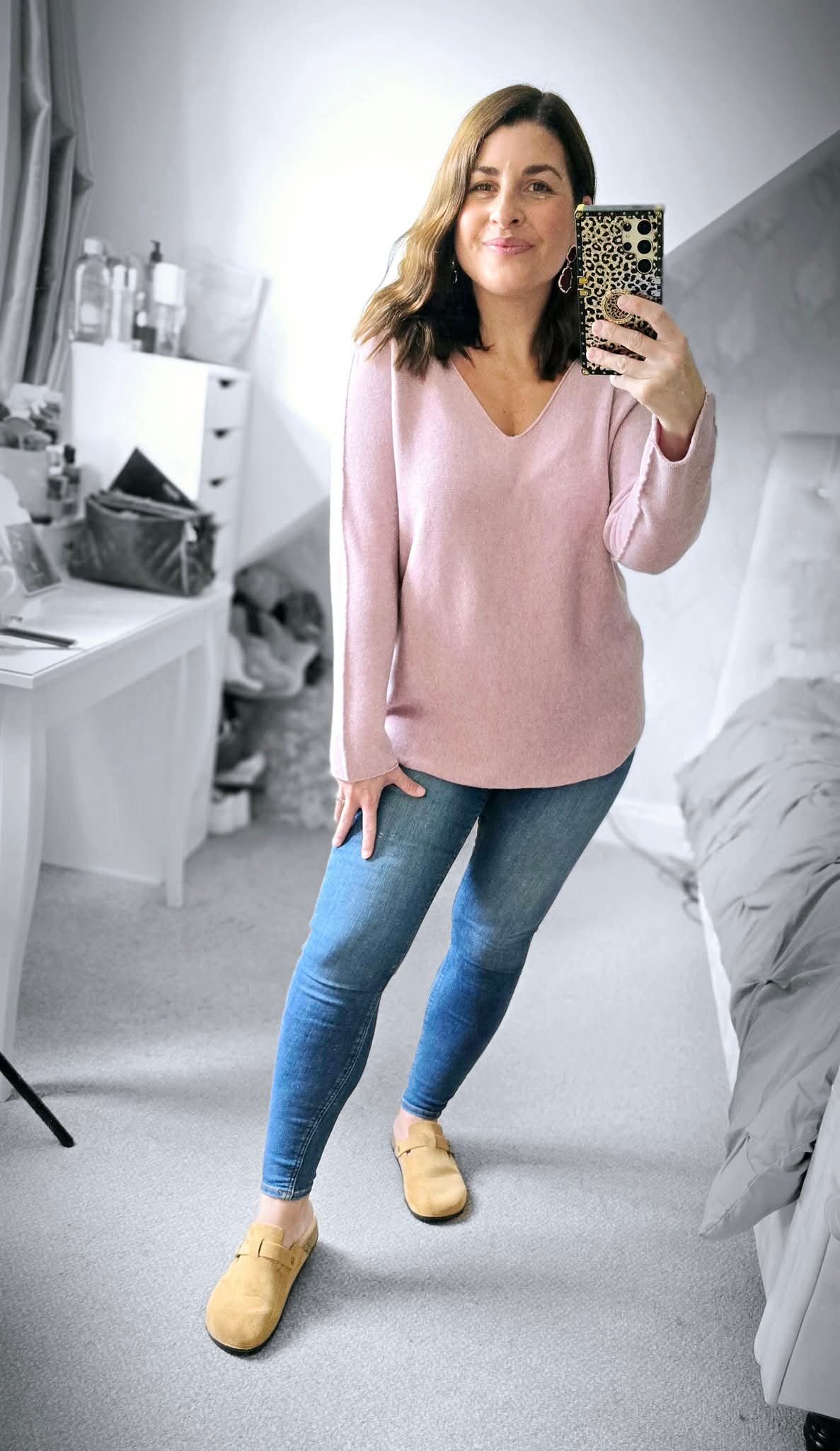 ROCHELLE Basic V-Neck Knit