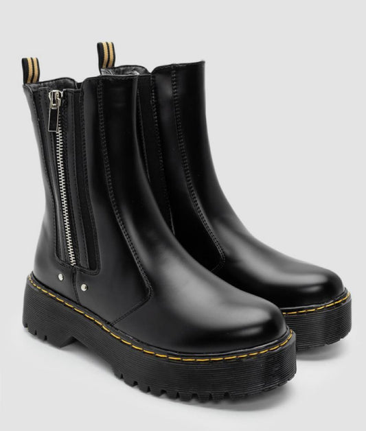 FRANKIE Deluxe Black Boots